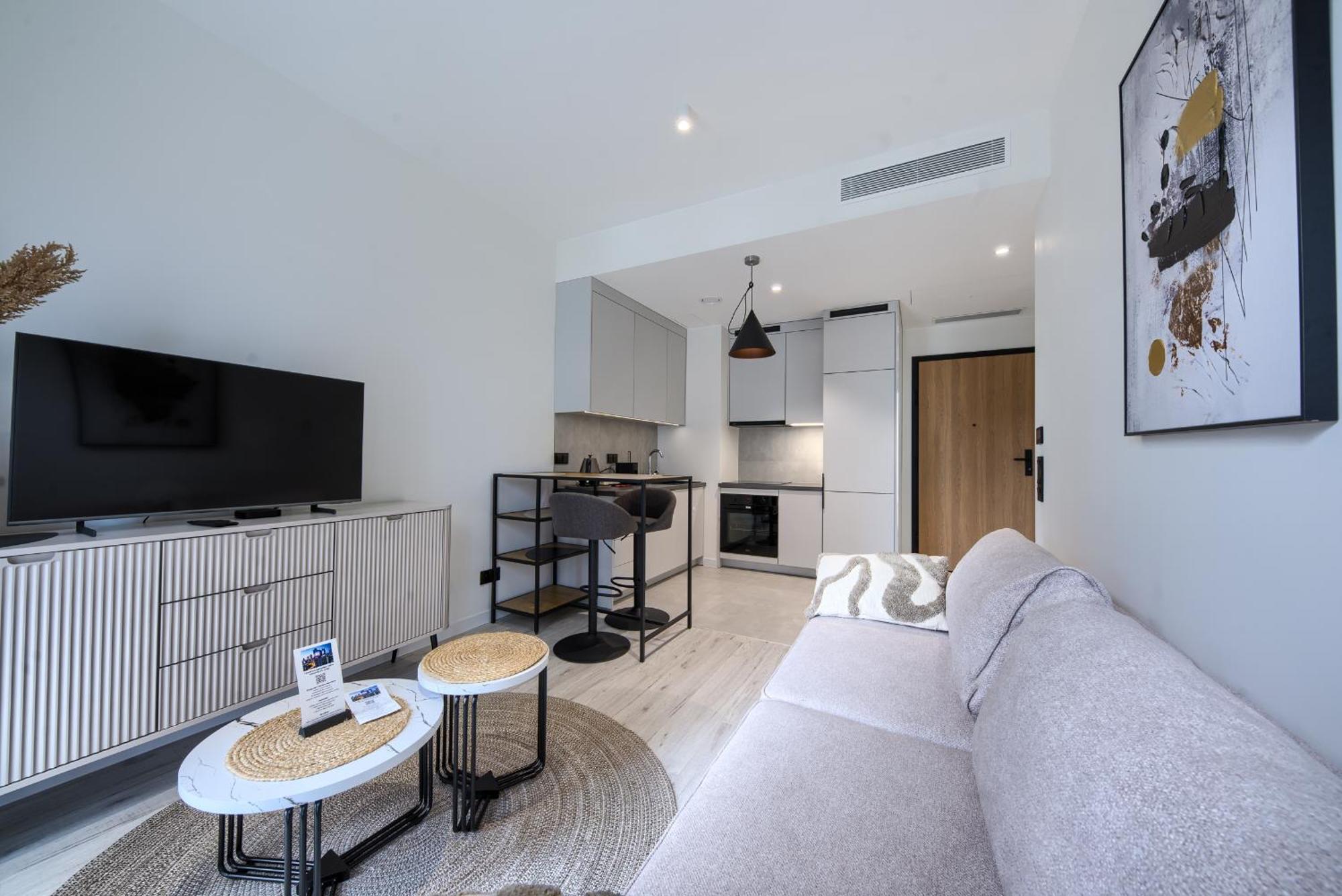 Towarowa Towers Apartment *